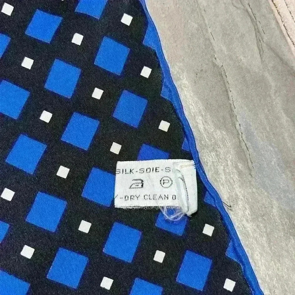 Vintage Tiffany & Co large silk floral scarf - Picture 7 of 8